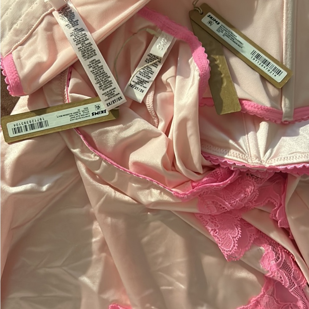 Skims Lana collaboration pink set with lace